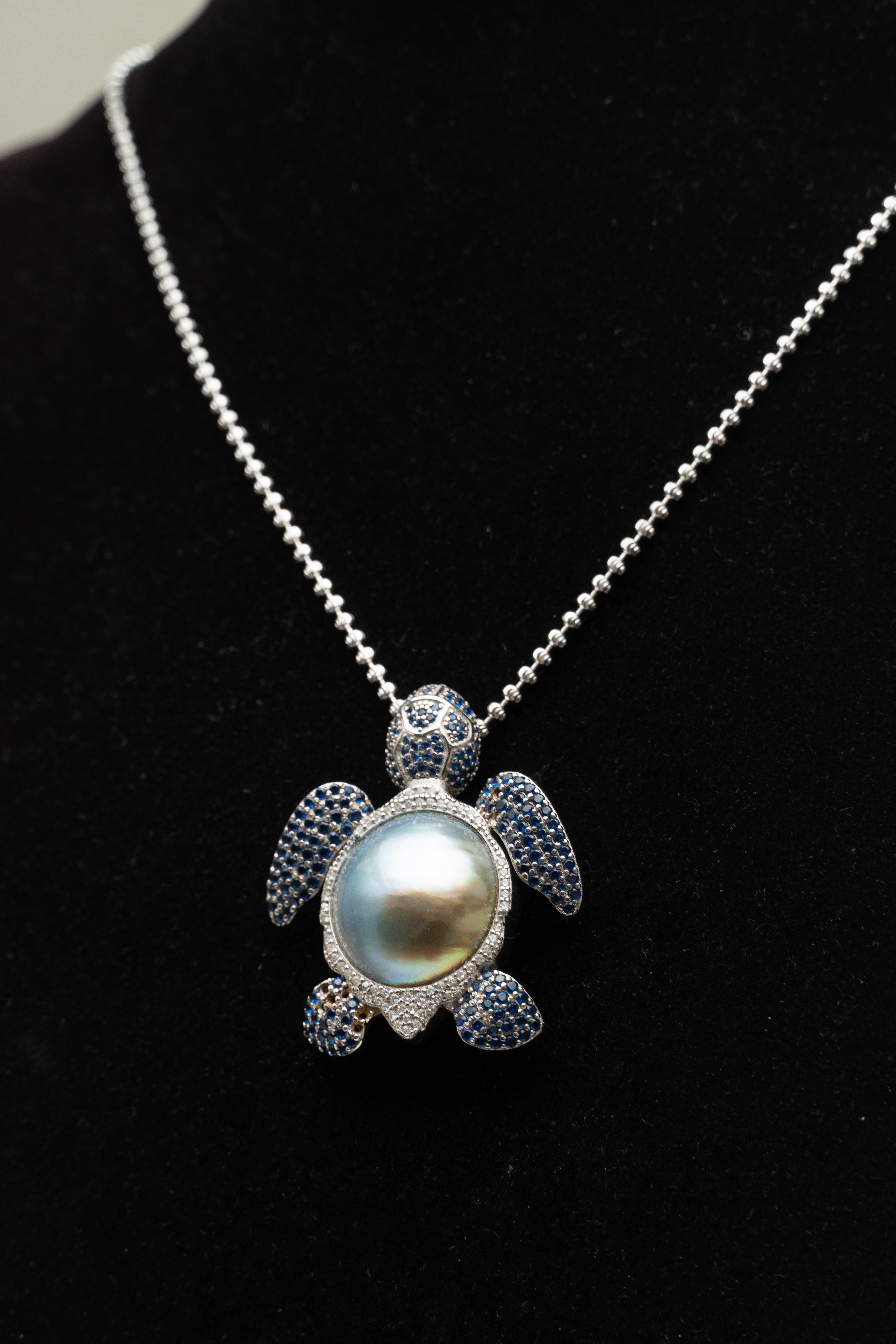 Vespera_Abyssal Guardian Pendant