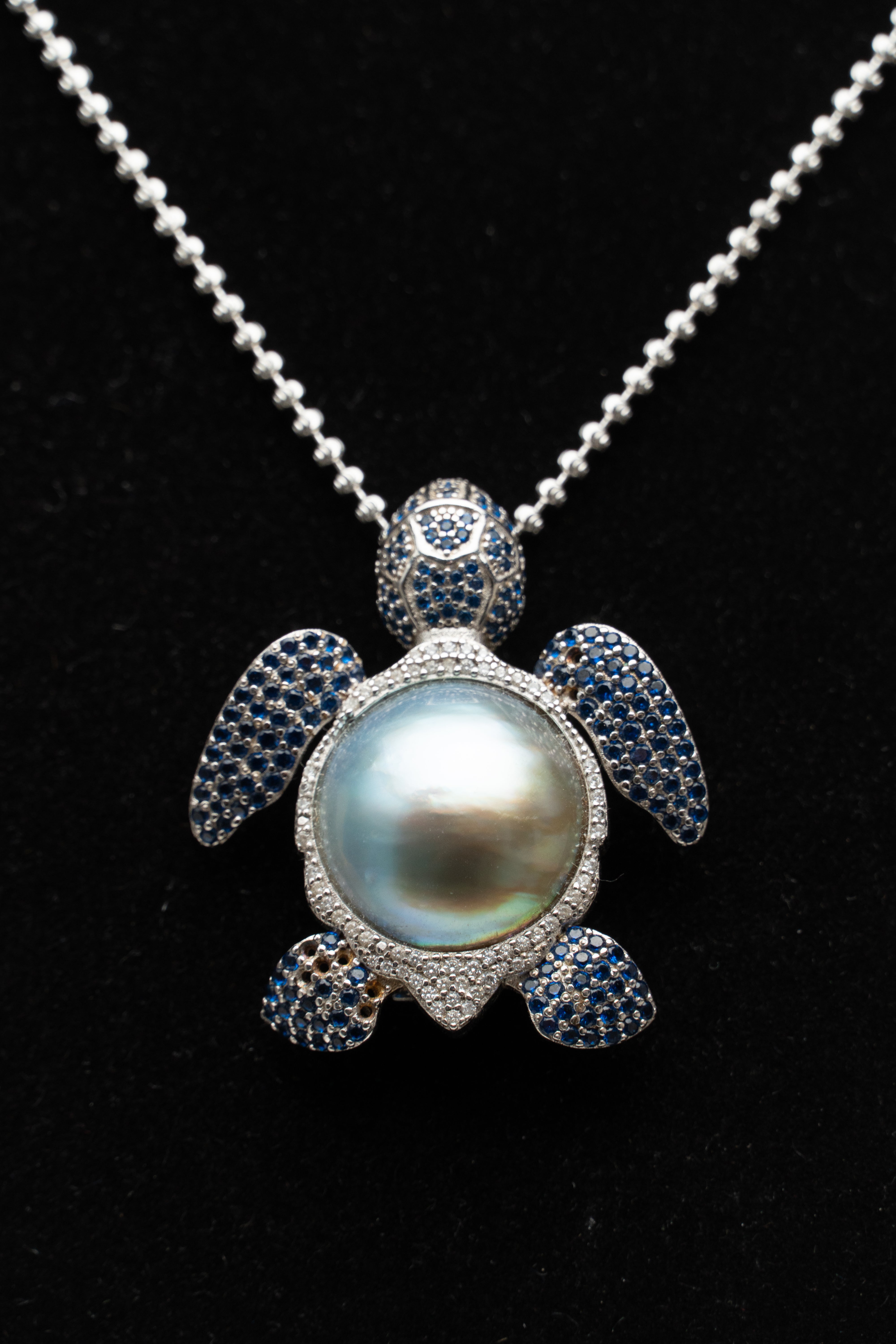 Vespera_Abyssal Guardian Pendant