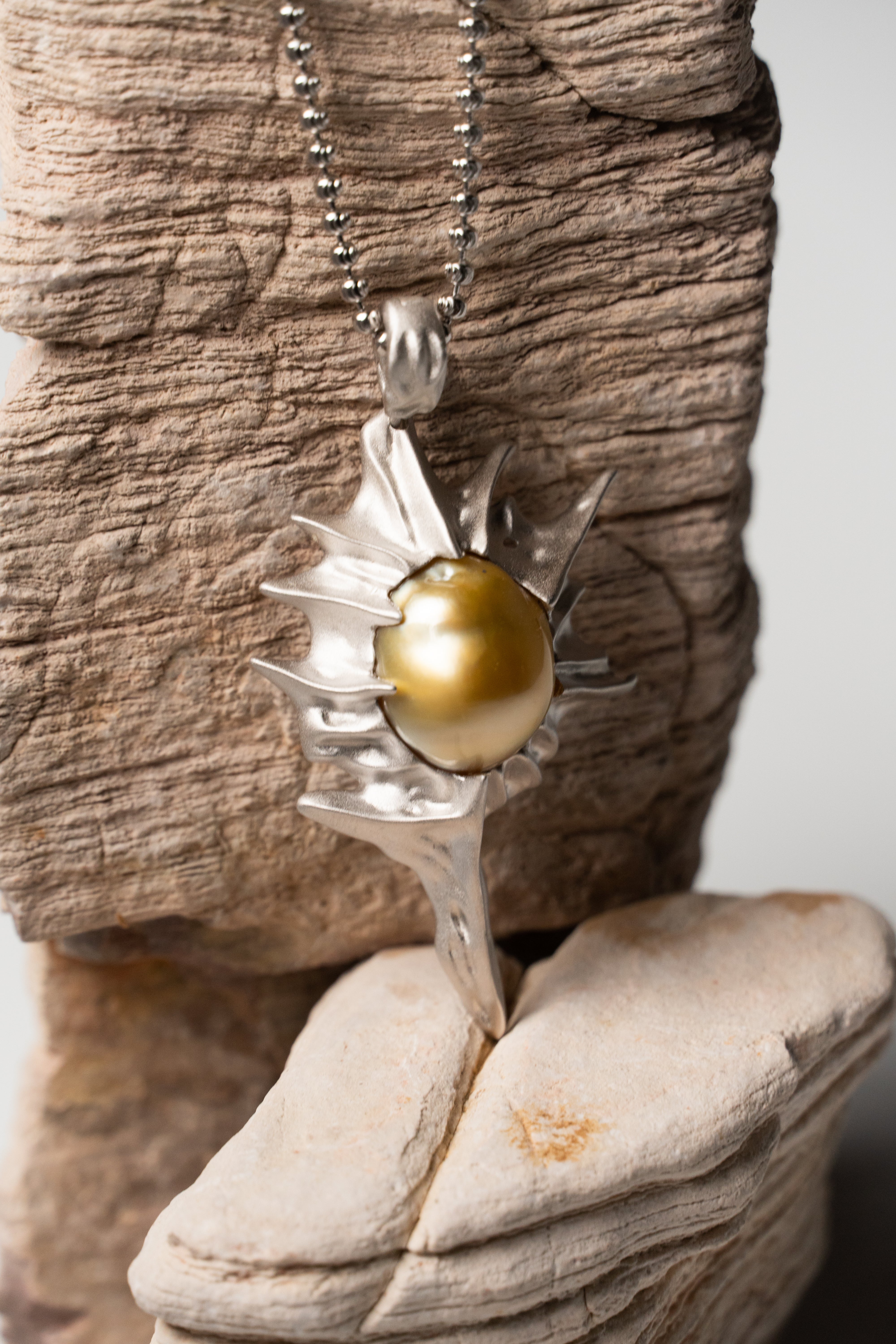 Vespera_Solaris Guardian Pendant