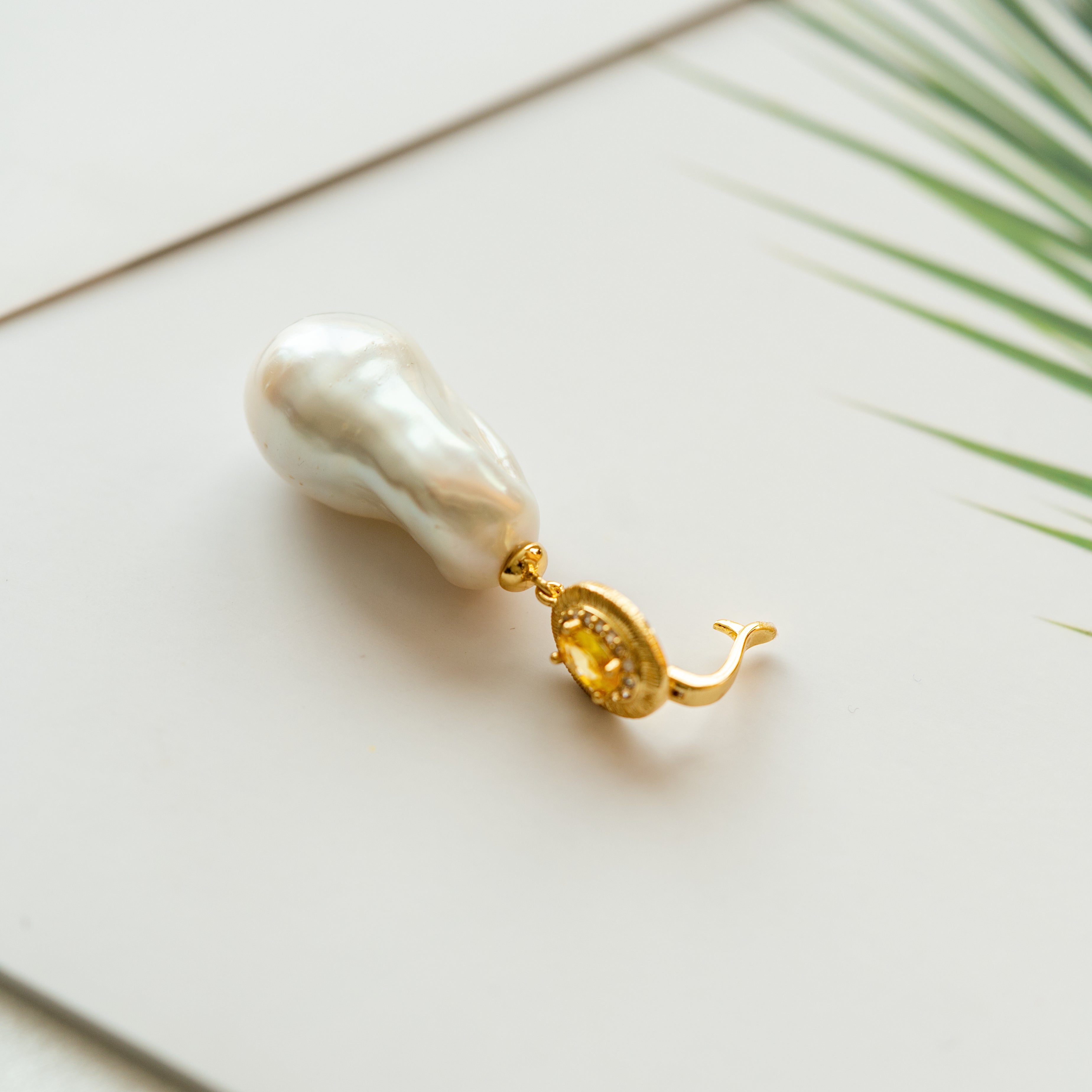 25-30mm White Baroque Fresh Water Pearl White zircon Pendant