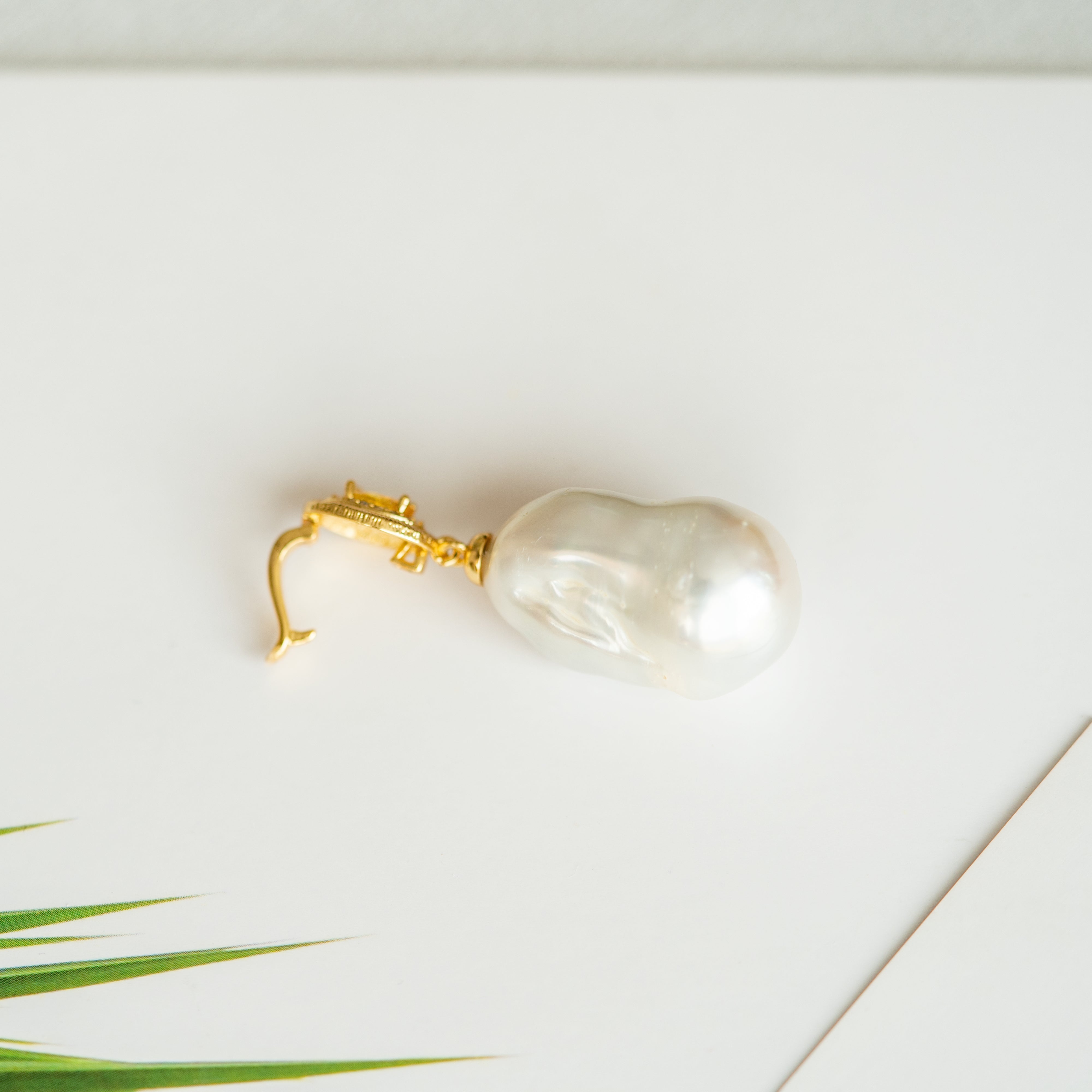 25-30mm White Baroque Fresh Water Pearl White zircon Pendant