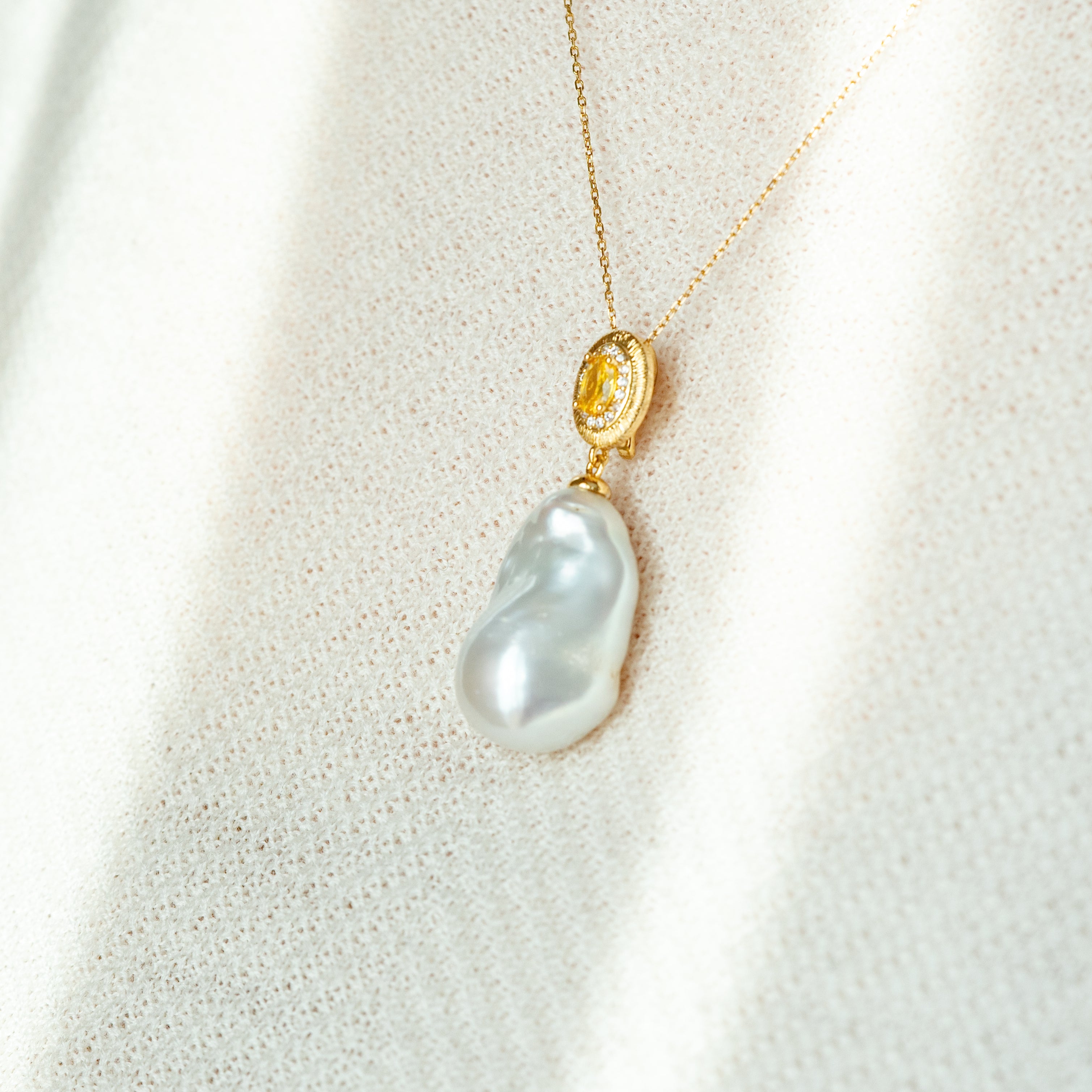 25-30mm White Baroque Fresh Water Pearl White zircon Pendant