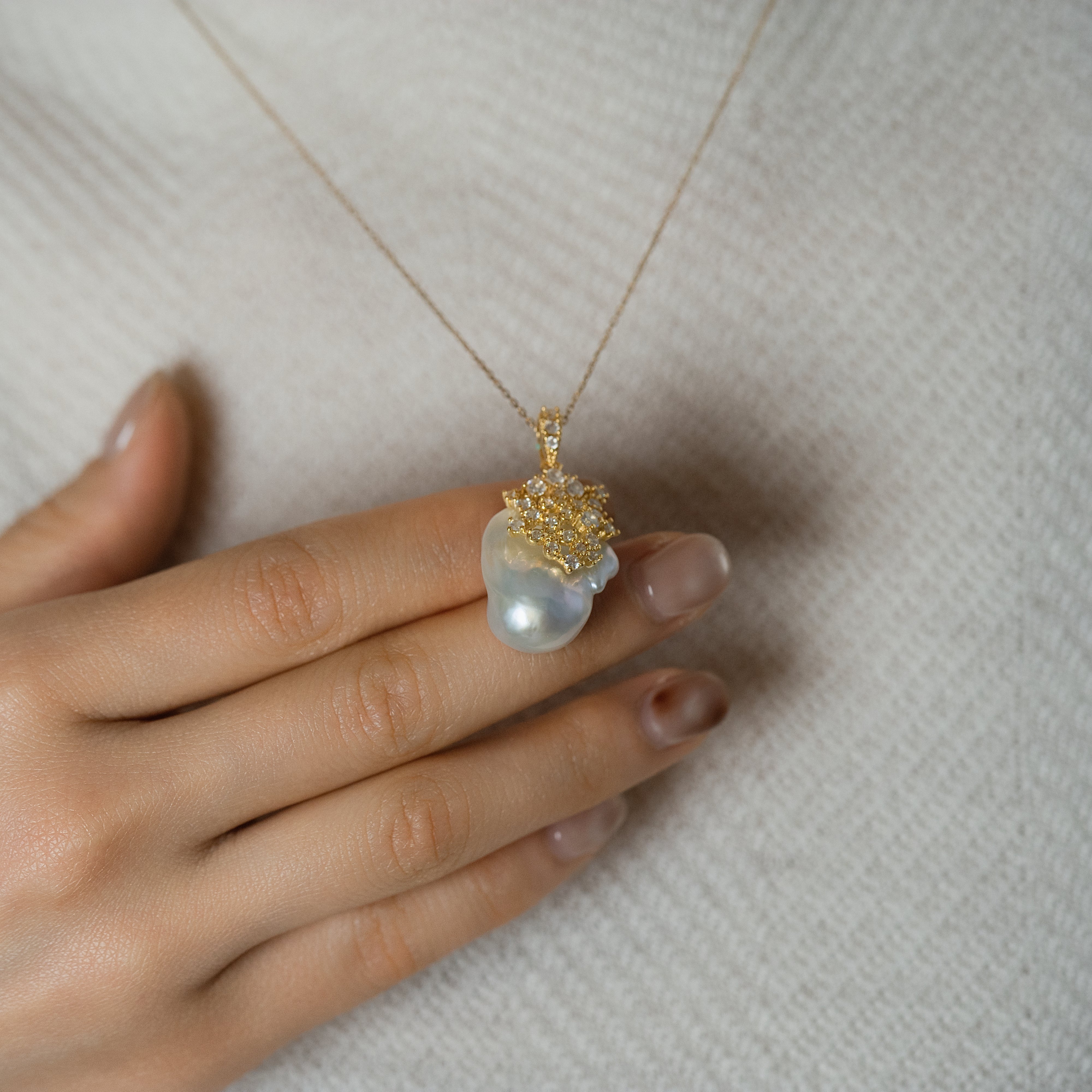 25-30mm White Baroque Fresh Water Pearl Yellow zircon Pendant