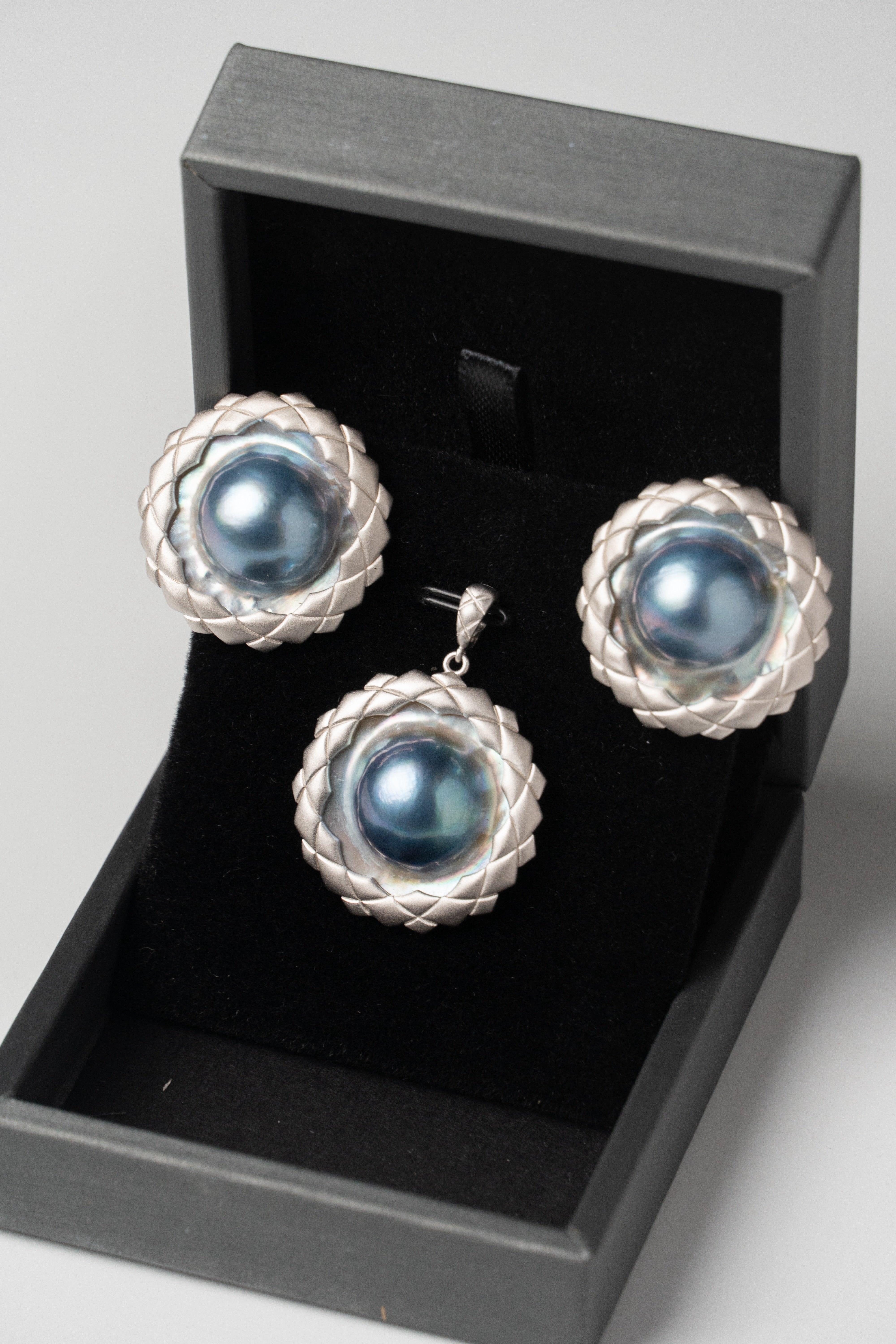 Vespera_Nocturne Aura Pearl Collection