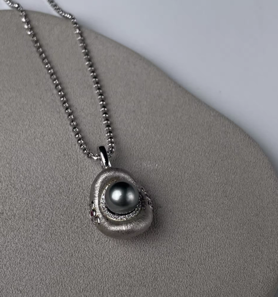 Vespera_Nocturne Pearl Pendant Necklace