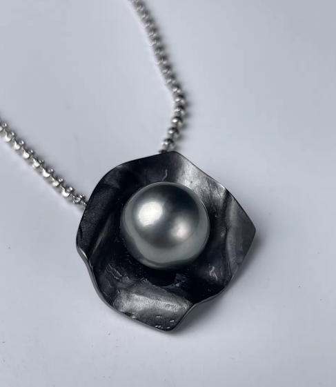 Vespera_Aura Nimbus Pearl Pendant Necklace