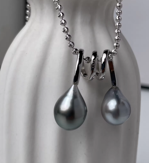 Vespera_Tears of the Moon Earrings