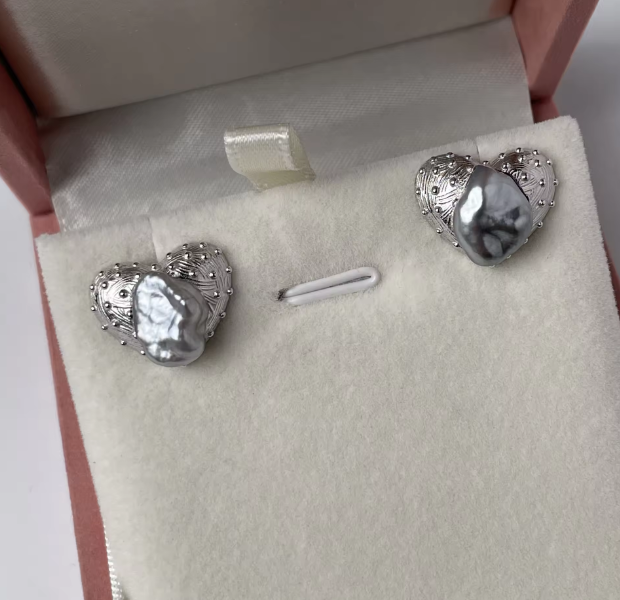 Vespera_Lucent Heart Pearl Earrings