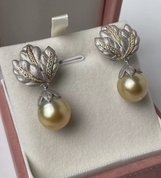 Vespera_Aureate Foliate Pearl Earrings