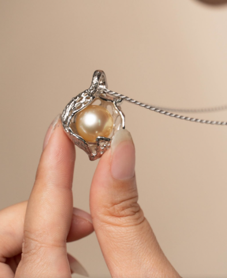 Vespera_Aureum Custos Pearl Necklace