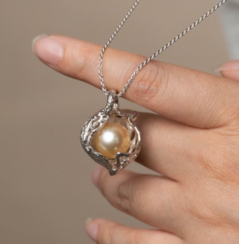 Vespera_Aureum Custos Pearl Necklace