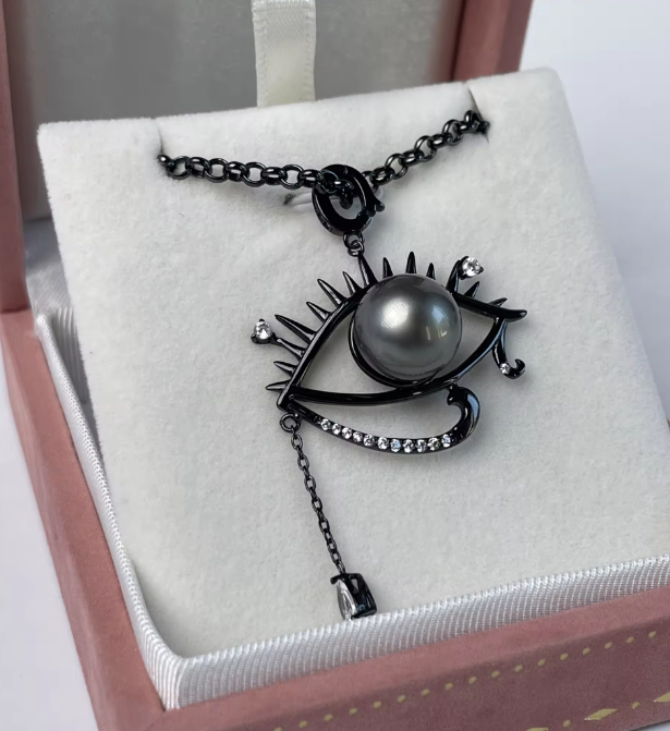 Vespera_Oculus Divinus Pearl Necklace