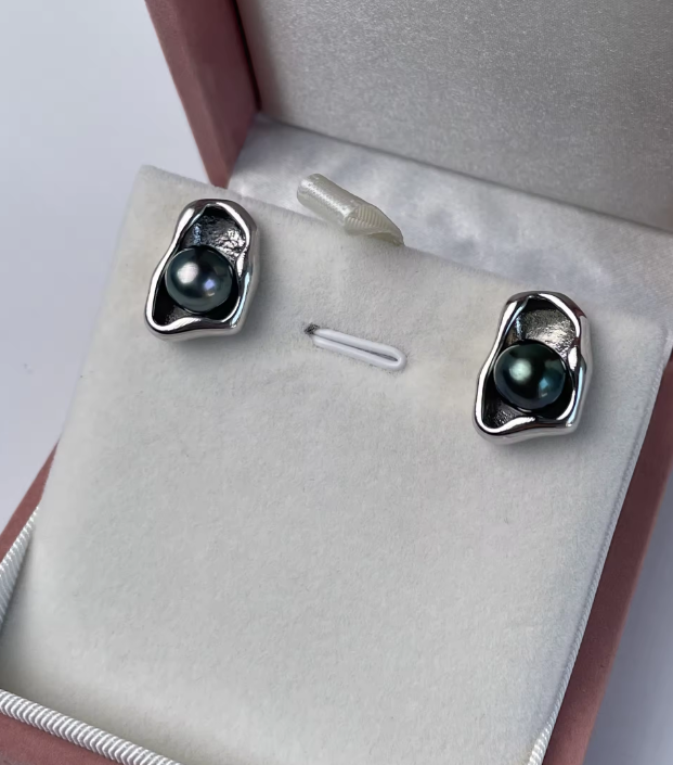 Vespera_Nocturne Flow Pearl Earrings