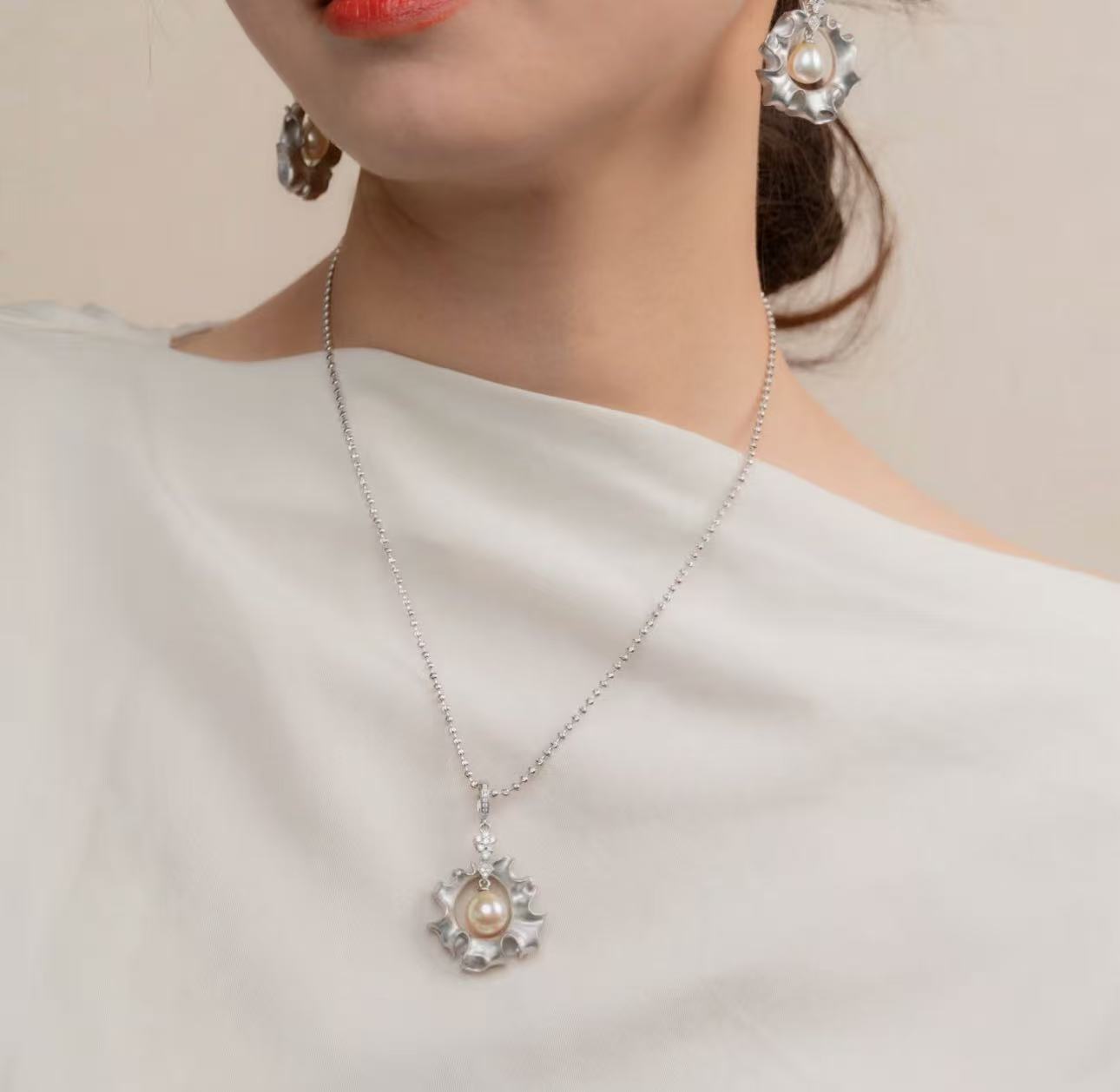 Vespera_Aura Flow Pearl Set