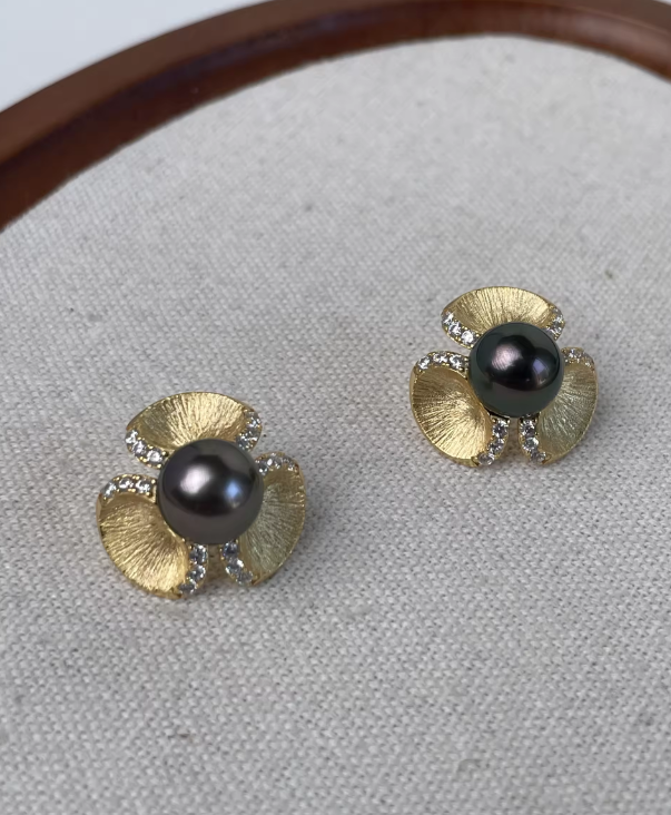 Vespera_Midnight Bloom Pearl Earrings