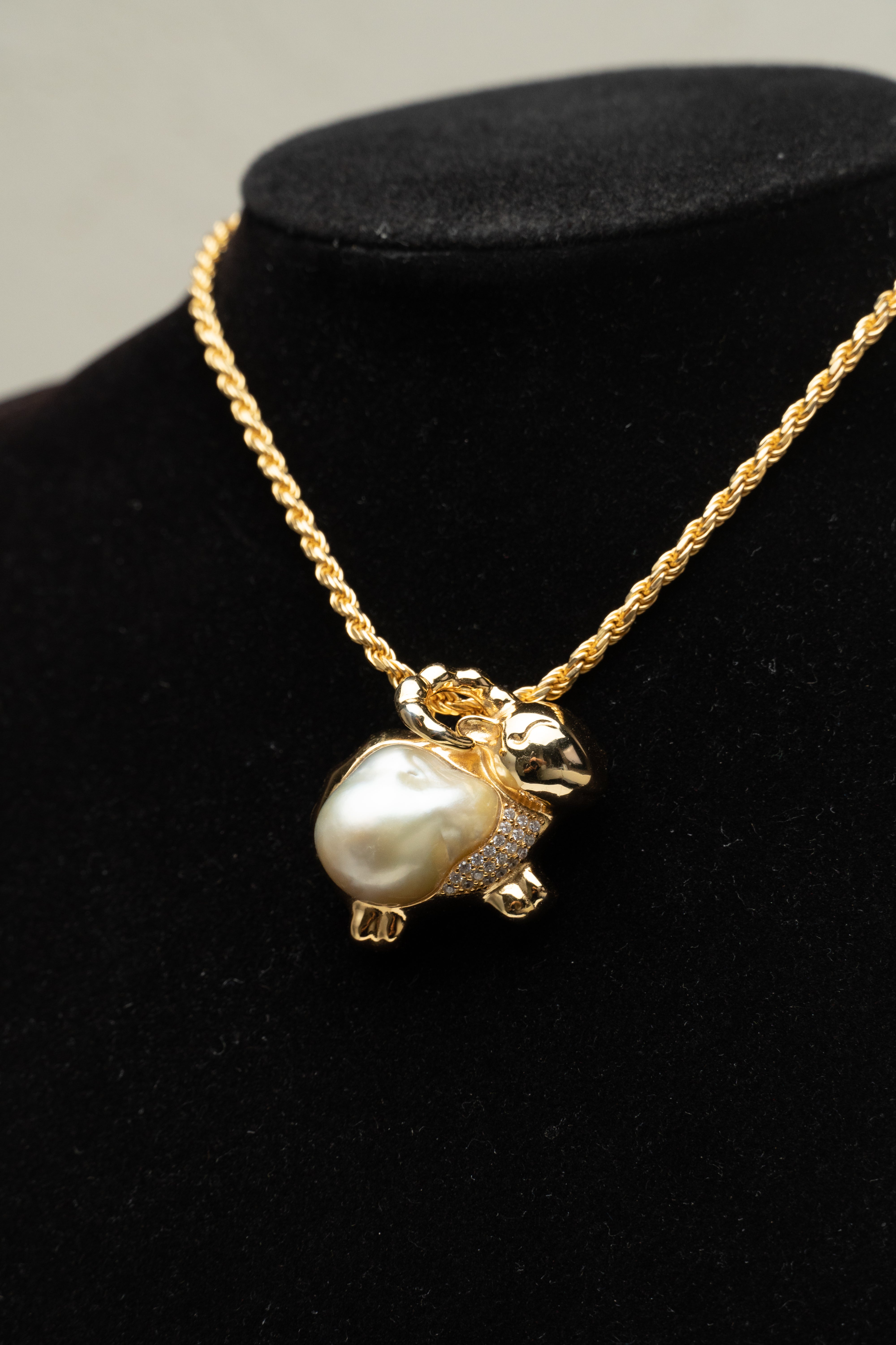 Vespera_Aurea Capra Pendant