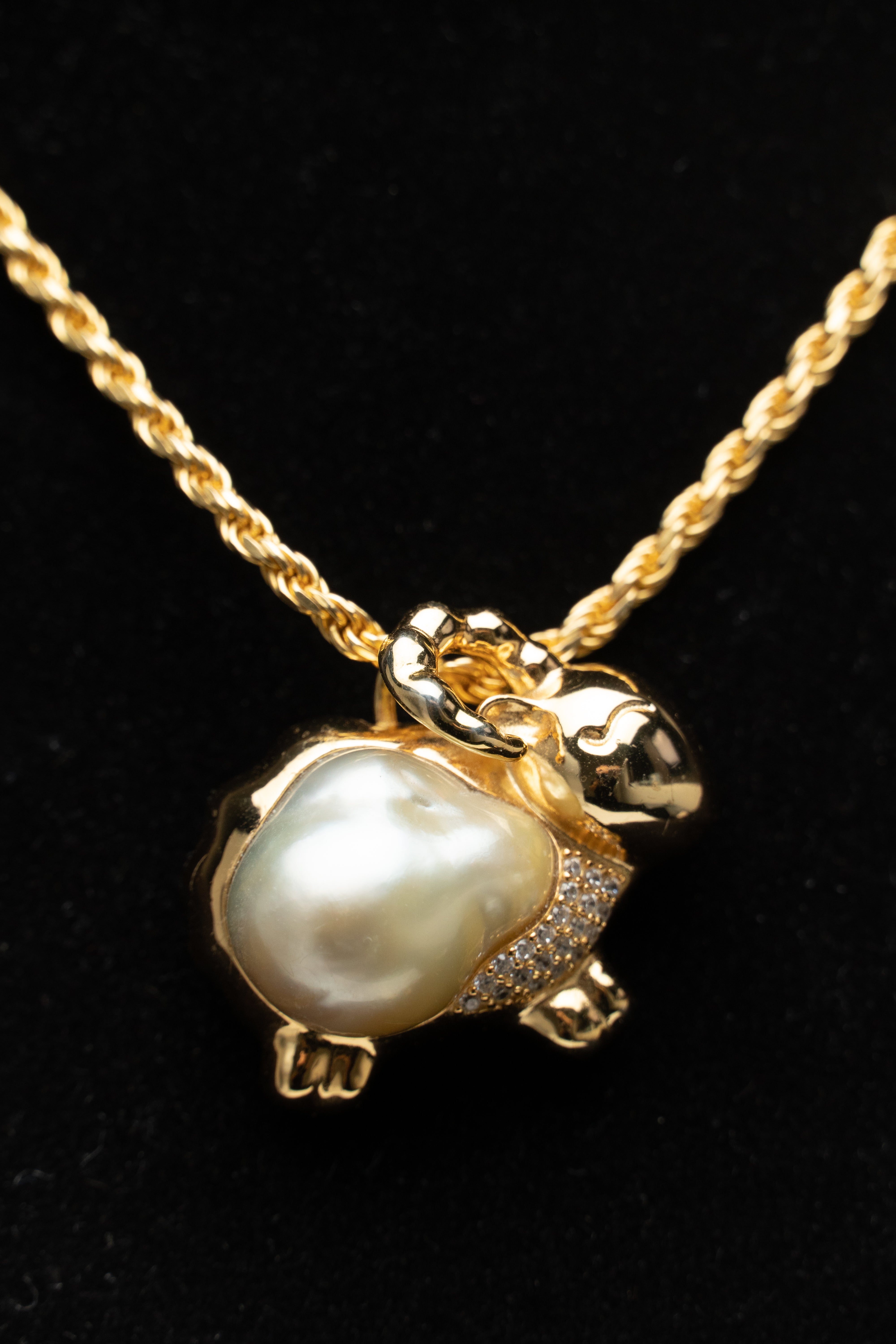 Vespera_Aurea Capra Pendant